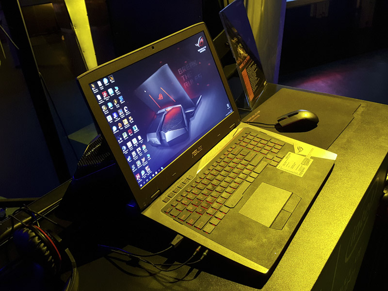 petrecere-asus-rog-10