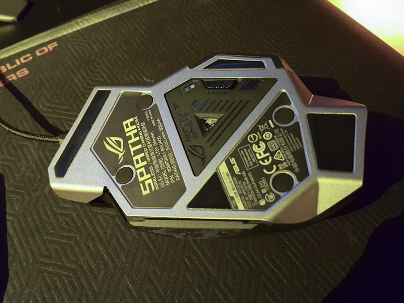 petrecere-asus-rog-6