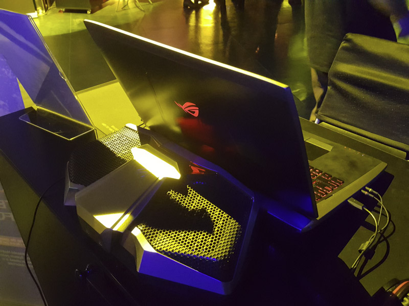 petrecere-asus-rog-9