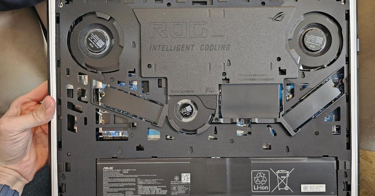 asus rog strix scar 18 2025 desfăcut