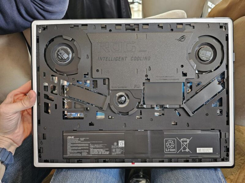 asus rog strix scar 18 2025 desfăcut