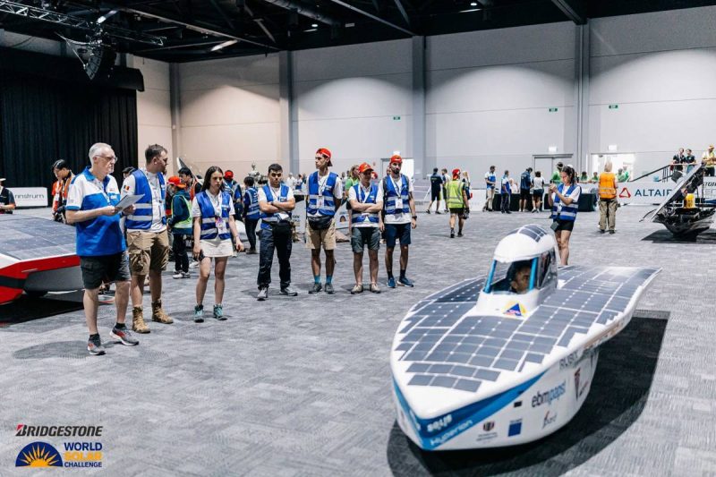 mașină solară solis