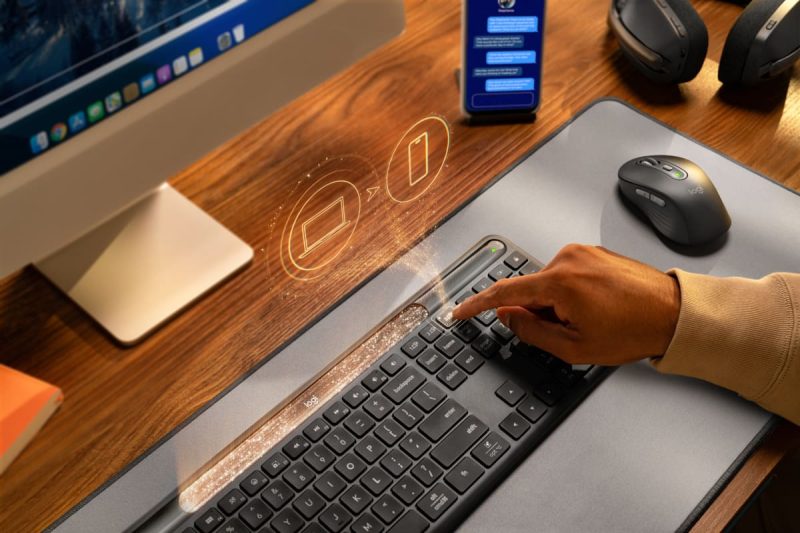 tastatură logitech cu încărcare solară