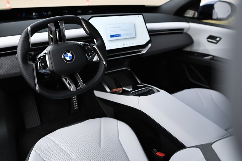 bmw ix3 volan spițe centru