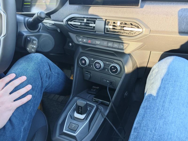 dacia logan 2026 bord