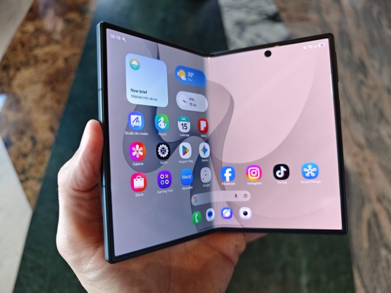 samsung fold8 deschis