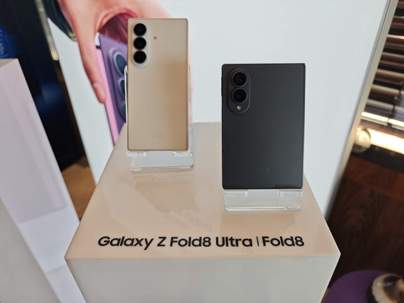 samsung fold8 ultra și fold8 normal