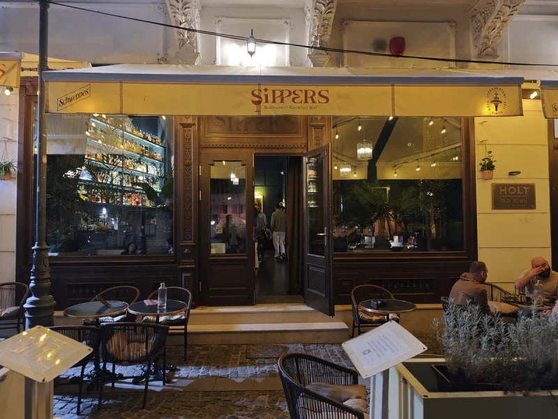 sippers bar cocktail centrul vechi